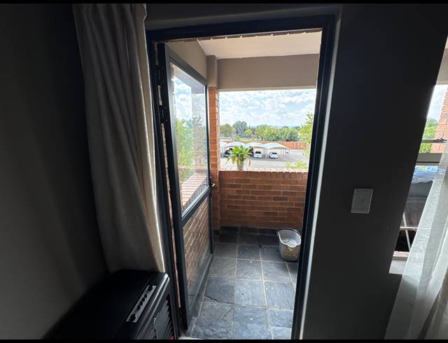 2 BEDROOM APARTMENT FOR SALE IN HEUWELOORD